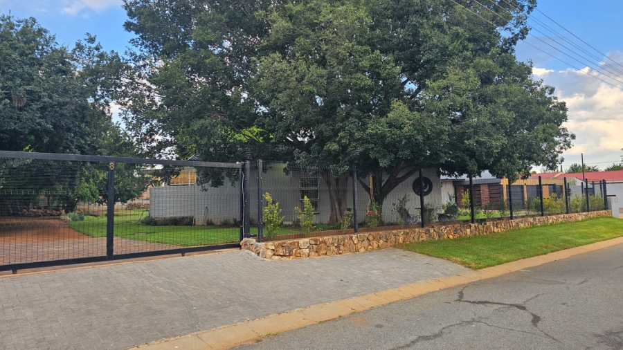 8 Bedroom Property for Sale in Irene Park North West